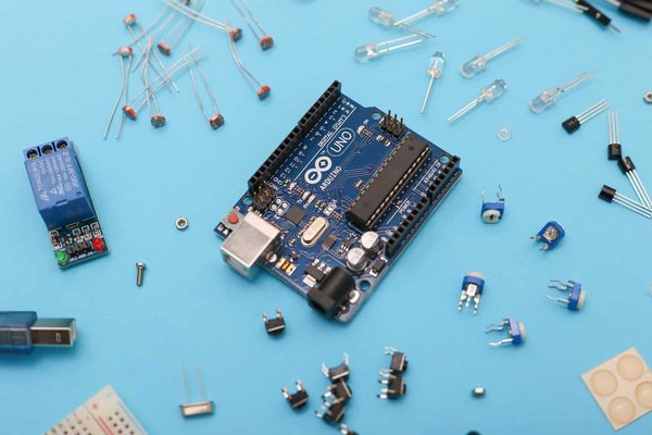 Arduino pour débutants : Initiation à l'électronique et aux projets interactifs